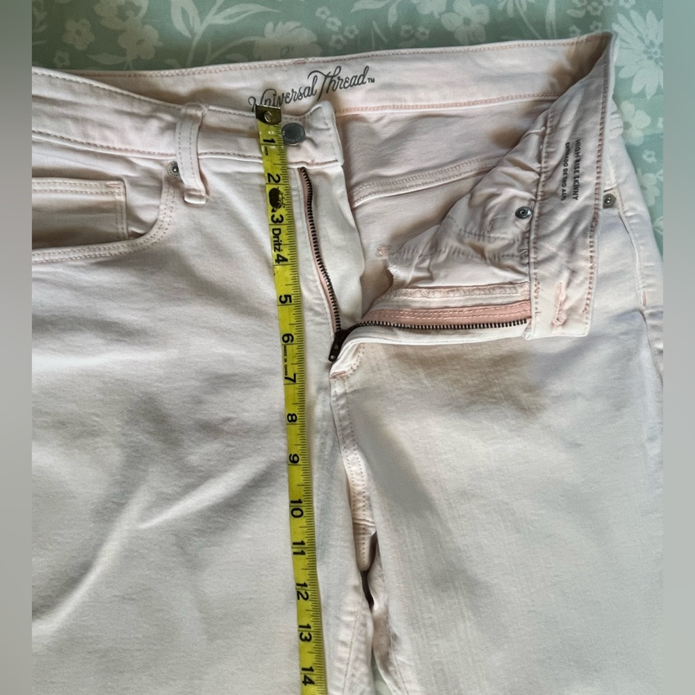 Universal Thread Pale Pink Jeans size 12/31R
EUC - Picture 7 of 15